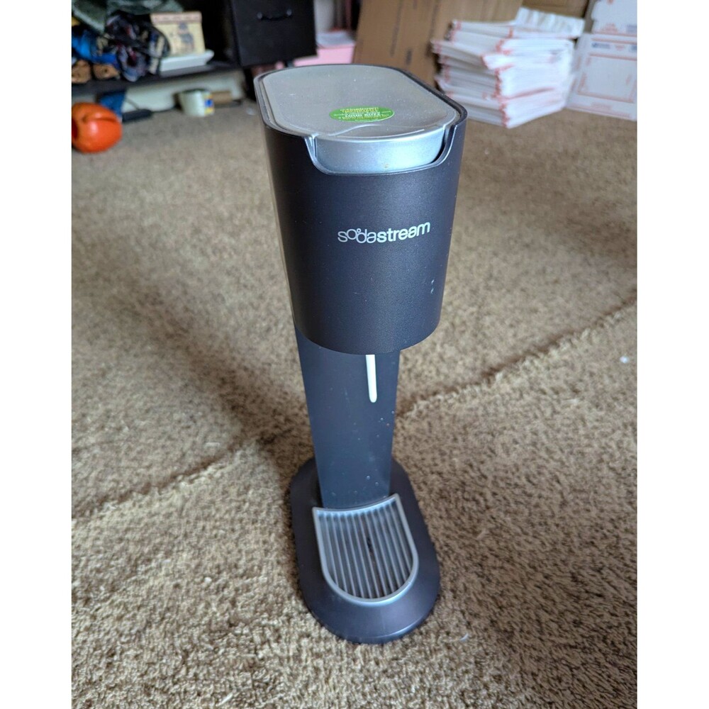 SodaStream Source Black Sparkling Water Maker Machine Manual Carbonator Used